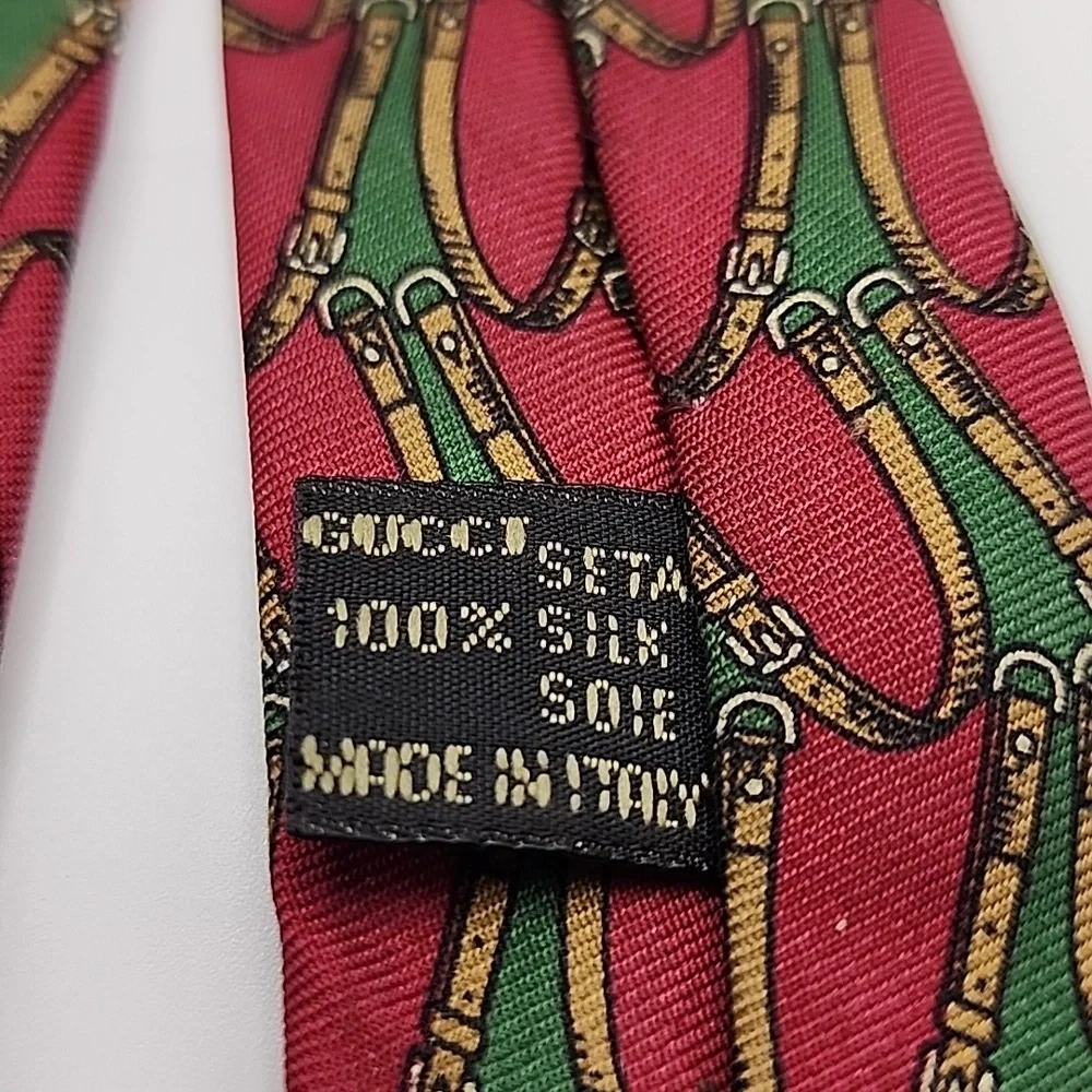 Authentic Gucci‎ Red and Green Patterned Tie With CoA